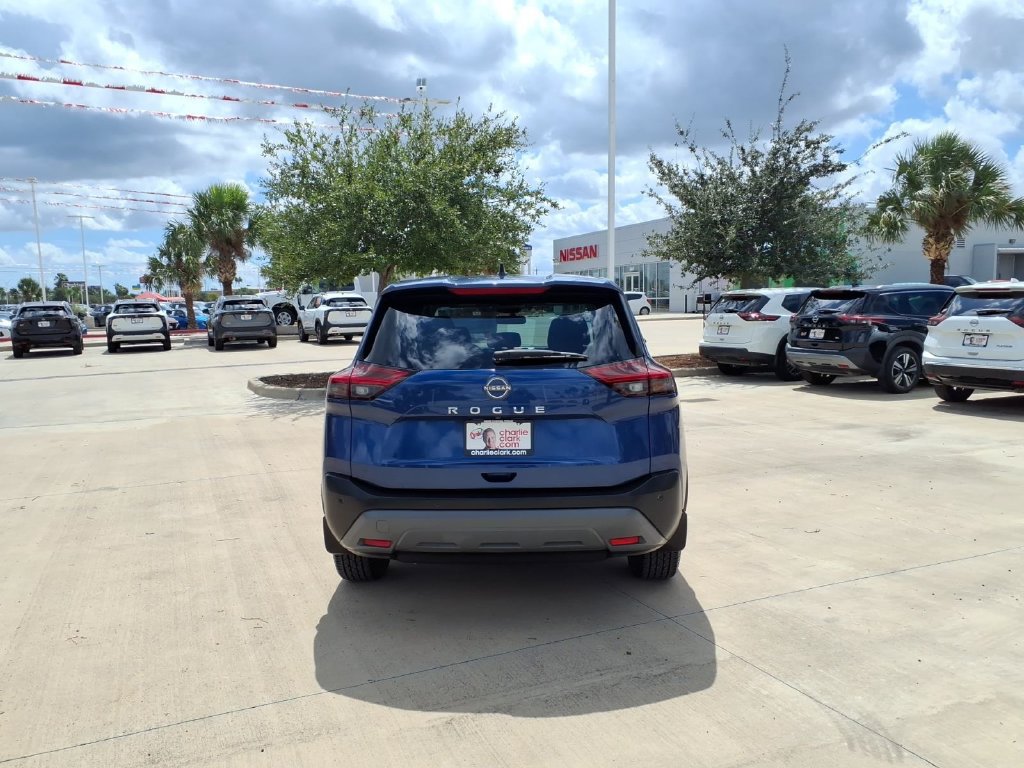 Used 2023 Nissan Rogue S FWD image 4