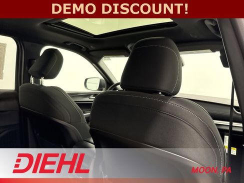 New 2025 Jeep Grand Cherokee Laredo X w/ Luxury Tech Group I image 13