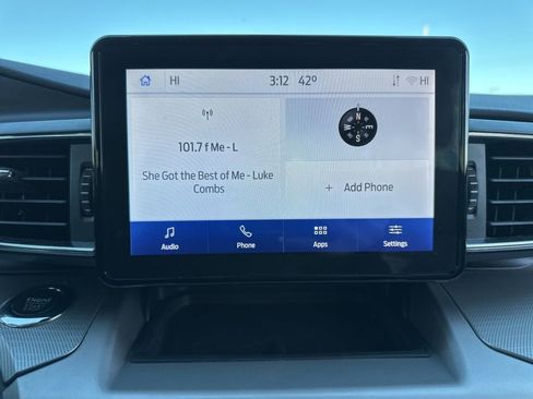 Used 2022 Ford Explorer XLT w/ Equipment Group 202A image 7