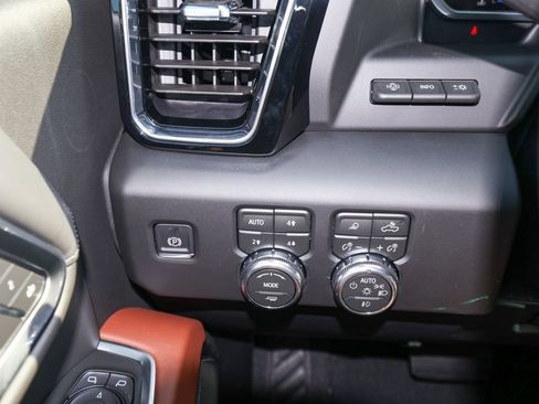 New 2026 GMC Sierra 3500 Denali Ultimate w/ LPO, Black Badging Package AWD/4WD image 29