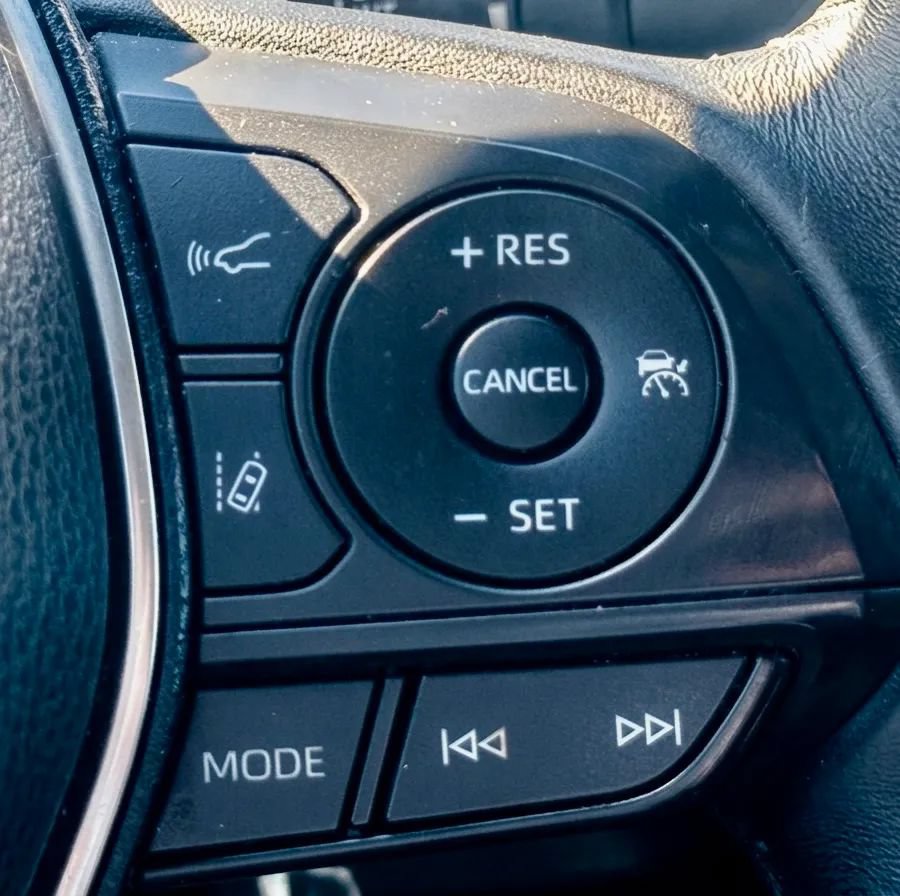Used 2020 Toyota Camry SE w/ Protection Package (Q2) FWD image 16