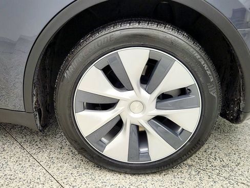 Used 2021 Tesla Model Y Long Range image 9