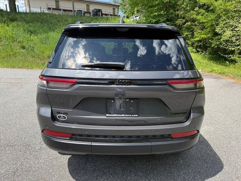 Used 2025 Jeep Grand Cherokee Limited w/ Luxury Tech Group II image 7