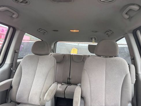 Used 2012 Kia Sedona LX w/ PWR Pkg image 4