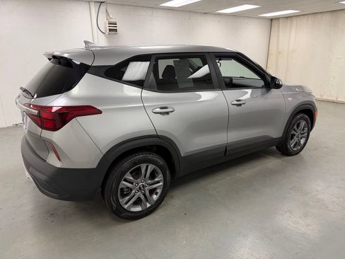 Used 2021 Kia Seltos LX AWD/4WD image 6