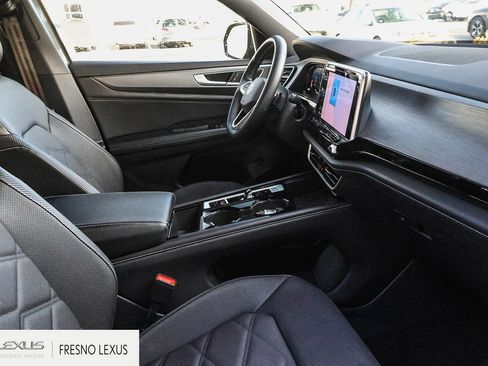 Used 2024 Volkswagen Atlas Cross Sport SE image 12