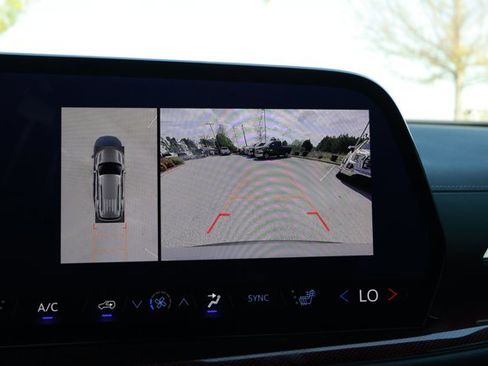 Used 2024 Chevrolet Traverse Z71 image 17