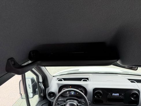 Used 2021 Mercedes-Benz Sprinter 2500 w/ Driver Convenience Package image 38