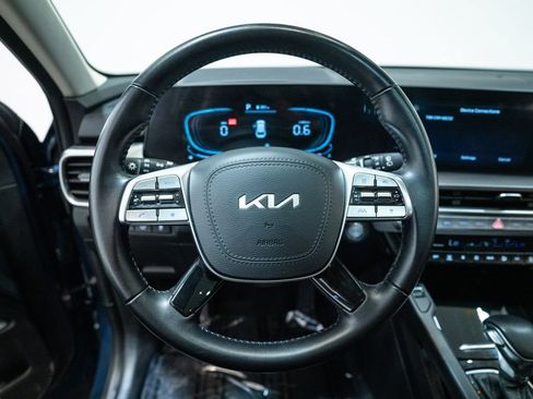 Used 2025 Kia Telluride S image 16