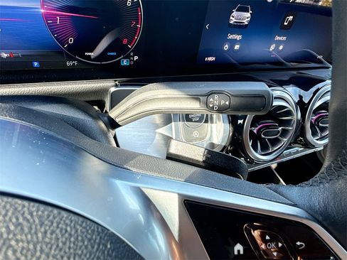 Used 2025 Mercedes-Benz GLB 250 image 18