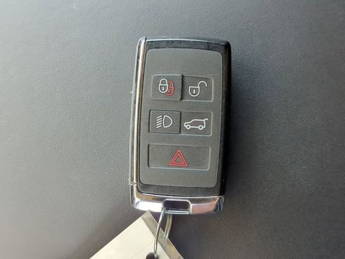 Used 2025 Land Rover Range Rover Sport SE image 38