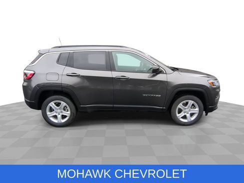 Used 2023 Jeep Compass Latitude AWD/4WD image 9