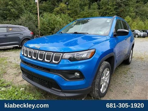 Used 2022 Jeep Compass Latitude w/ Sun and Sound Group AWD/4WD image 2