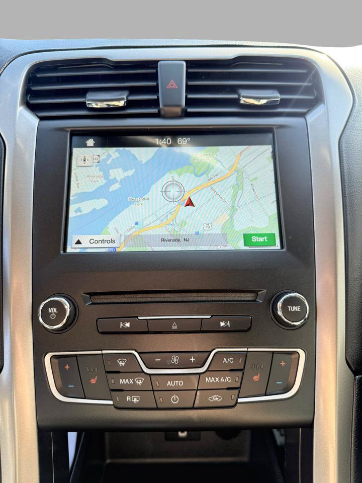 Used 2017 Ford Fusion SE w/ Fusion SE Technology Package FWD image 29