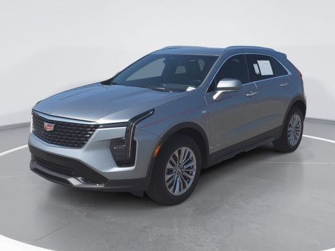 Used 2025 Cadillac XT4 Premium Luxury w/ Cold Weather Package FWD image 7