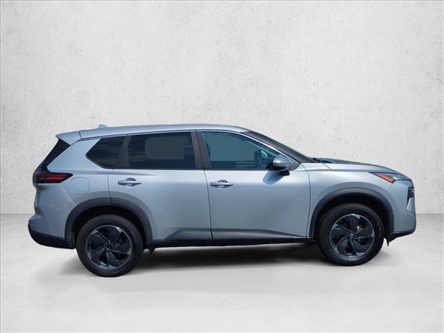 Used 2024 Nissan Rogue SV AWD/4WD image 4