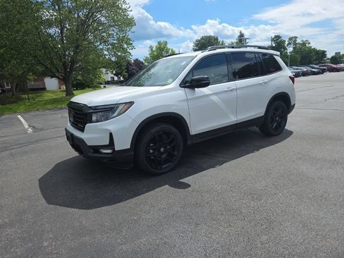 Certified 2024 Honda Passport Black Edition image 3