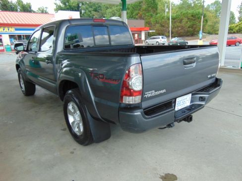 Used 2010 Toyota Tacoma 4x4 Double Cab w/ TRD Sport Pkg image 4