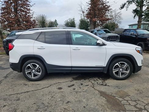 Used 2021 GMC Terrain SLT image 8