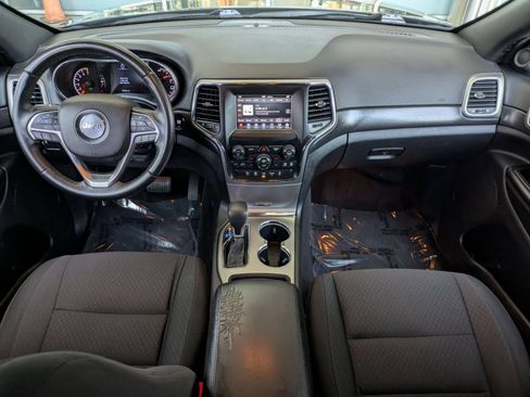 Used 2018 Jeep Grand Cherokee Laredo RWD image 23