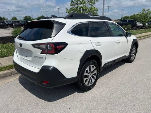 Used 2023 Subaru Outback Premium AWD/4WD image 3