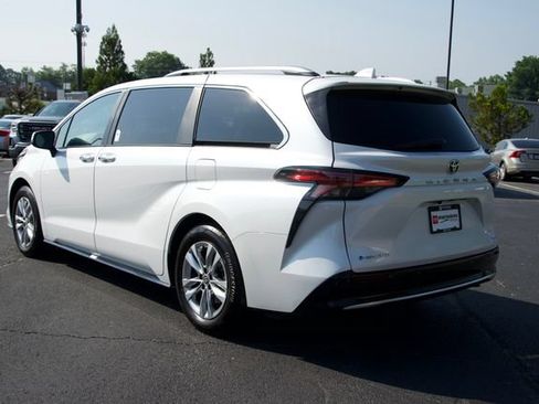Used 2026 Toyota Sienna Limited AWD/4WD image 5