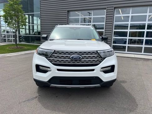 Used 2023 Ford Explorer Limited w/ Equipment Group 301A AWD/4WD image 2