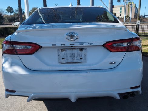 Used 2019 Toyota Camry SE image 9