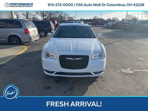 Used 2019 Chrysler 300 Touring L w/ Quick Order Package 22F image 9