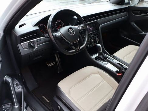 Used 2021 Volkswagen Passat 2.0T R-Line image 11