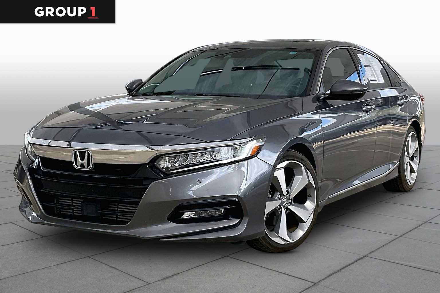Used 2018 Honda Accord Touring image 1