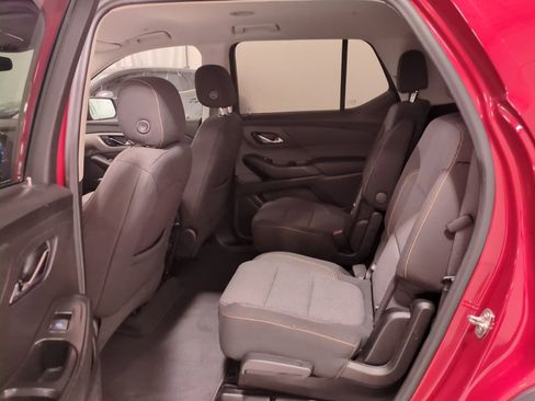 Used 2021 Chevrolet Traverse LT image 16