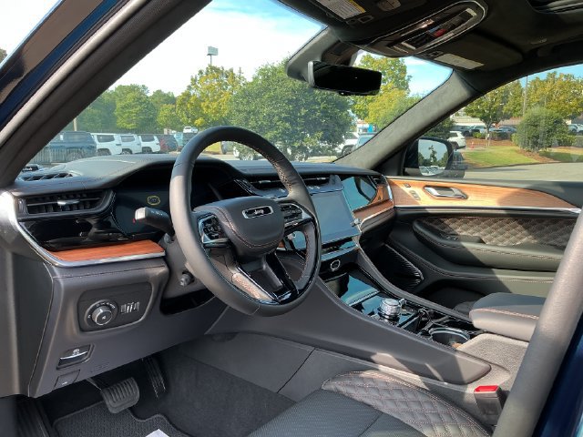New 2027 Jeep Grand Cherokee Summit w/ MOPAR Finishing Package AWD/4WD image 16