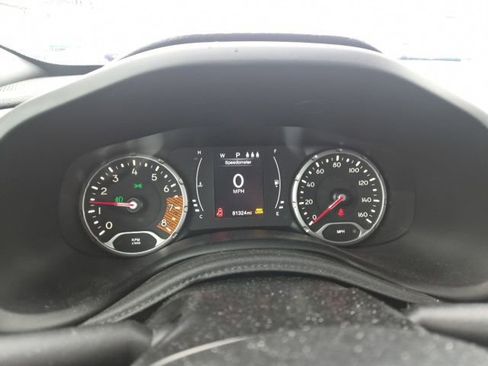 Used 2019 Jeep Renegade Latitude w/ Cold Weather Group image 16