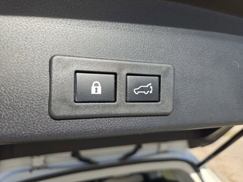 Used 2022 Subaru Ascent Limited image 31