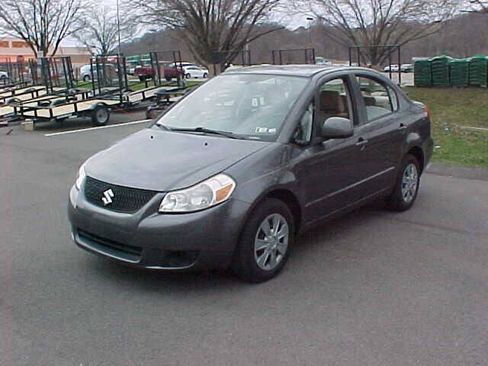 Used 2010 Suzuki SX4 LE FWD image 4