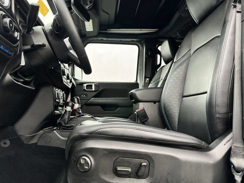 Used 2024 Jeep Wrangler High Altitude AWD/4WD image 17