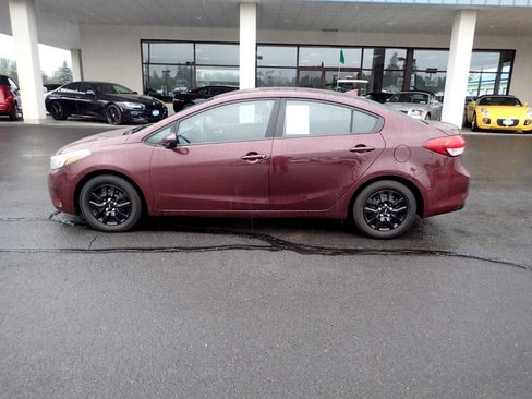 Used 2018 Kia Forte LX image 2