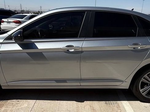 Used 2020 Volkswagen Jetta R-Line FWD image 6