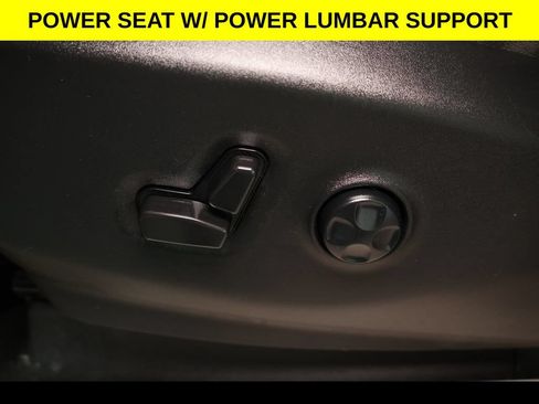 Used 2023 Chrysler Voyager LX FWD image 4
