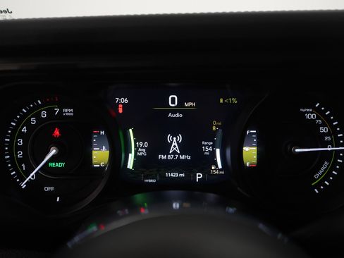 Used 2025 Jeep Wrangler Unlimited Sahara image 20