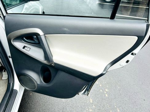 Used 2009 Toyota RAV4 Limited image 31