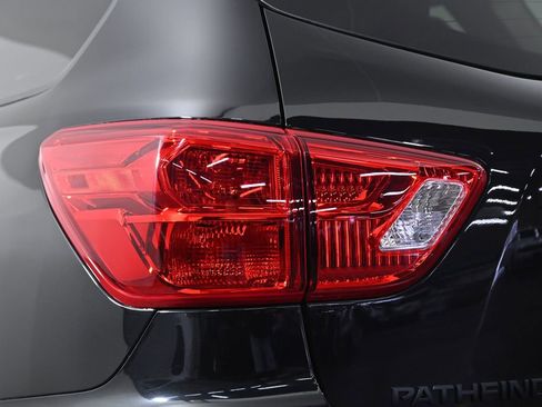 Used 2019 Nissan Pathfinder SL image 8
