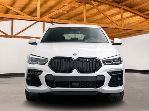 Used 2022 BMW X6 M50i image 8