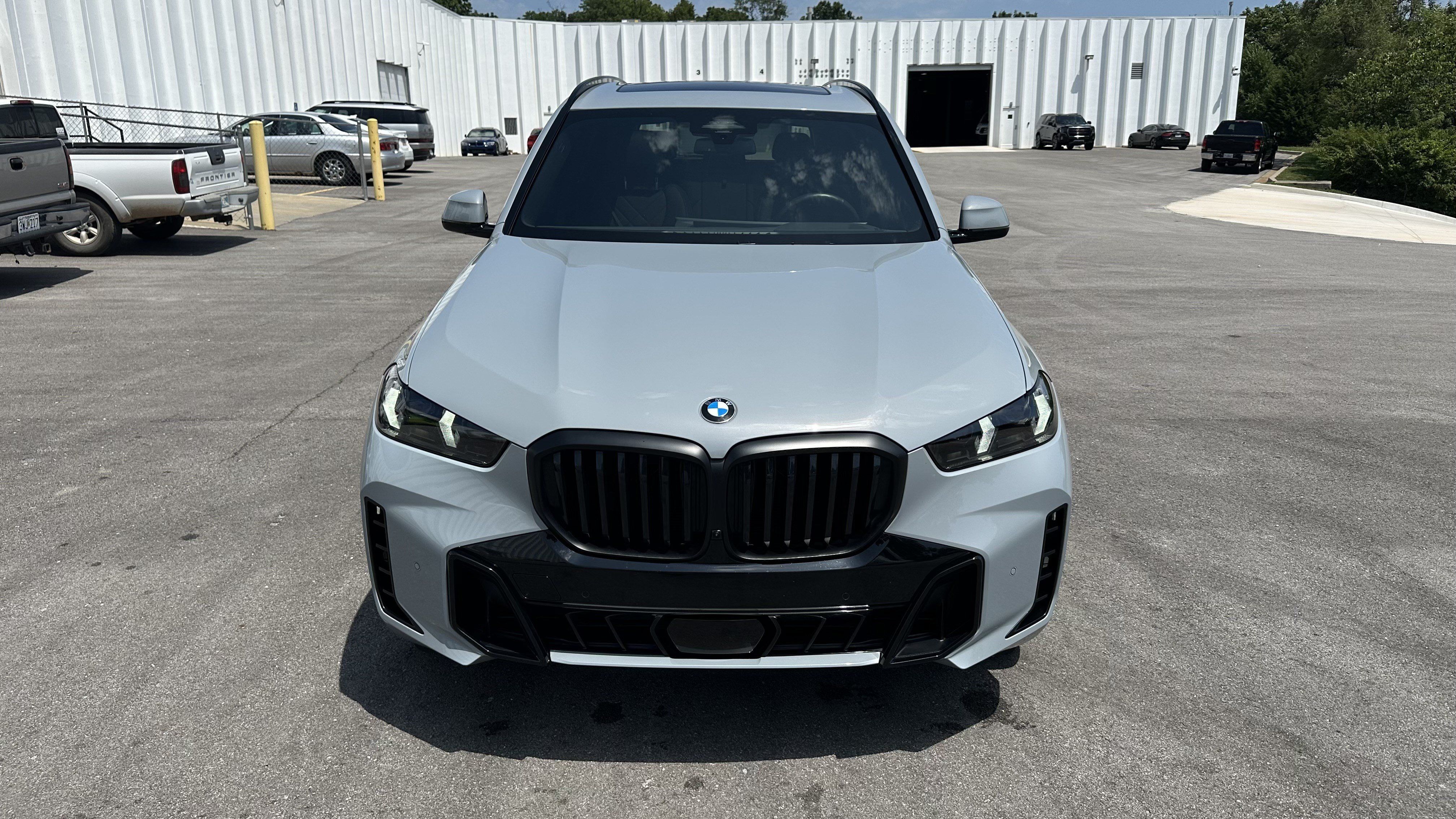 Certified 2025 BMW X5 xDrive40i w/ M Sport Package AWD/4WD image 3