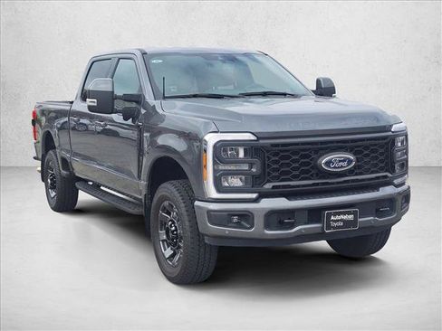 Used 2023 Ford F250 Lariat w/ Sport Appearance Package AWD/4WD image 3