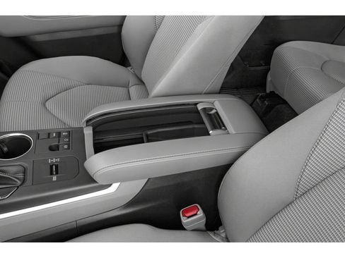 Used 2025 Toyota Highlander XLE AWD/4WD image 9
