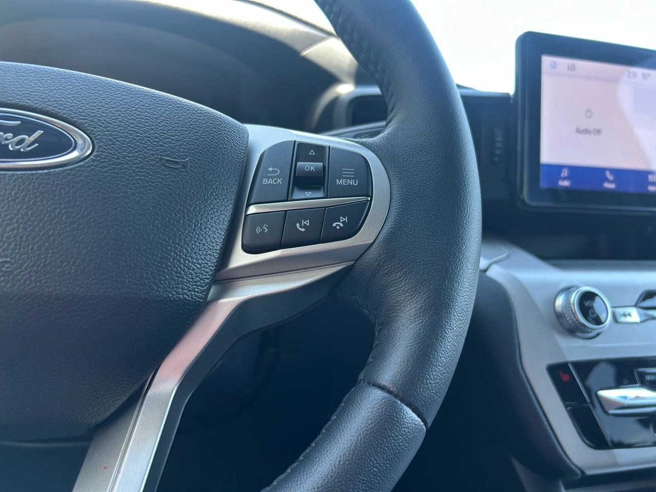 Used 2024 Ford Explorer XLT RWD image 19
