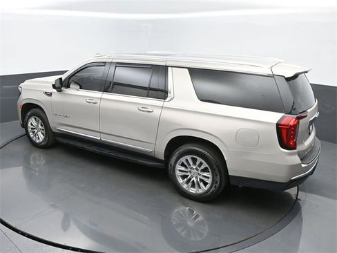 Used 2023 GMC Yukon XL SLT image 42