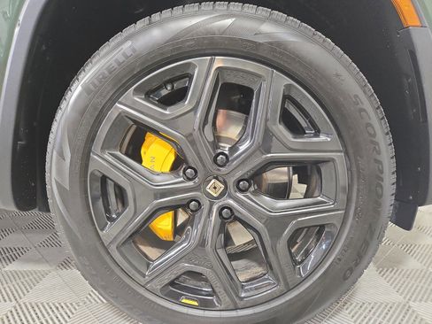 Used 2023 Rivian R1S Adventure image 11